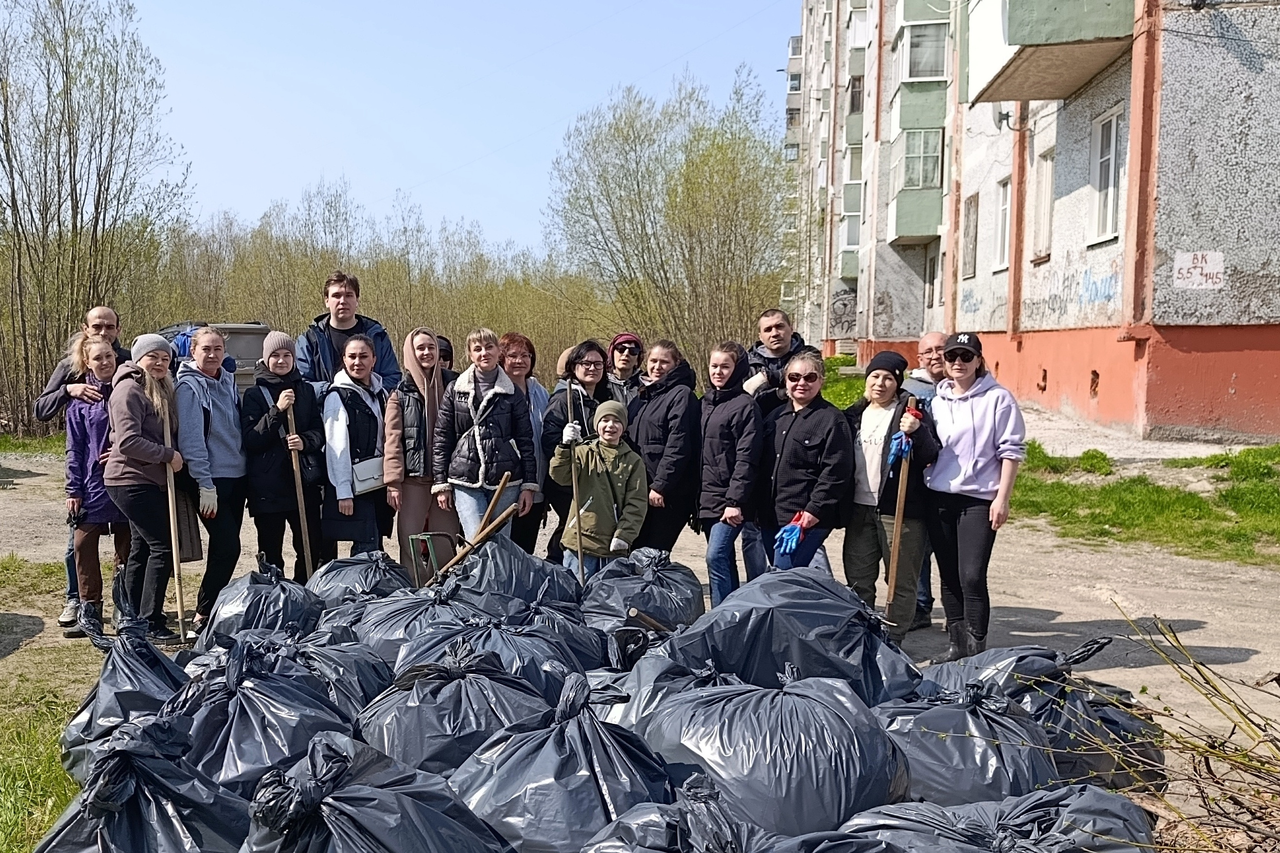 Сегодня в Усинске прошел второй этап общегородского субботника.
