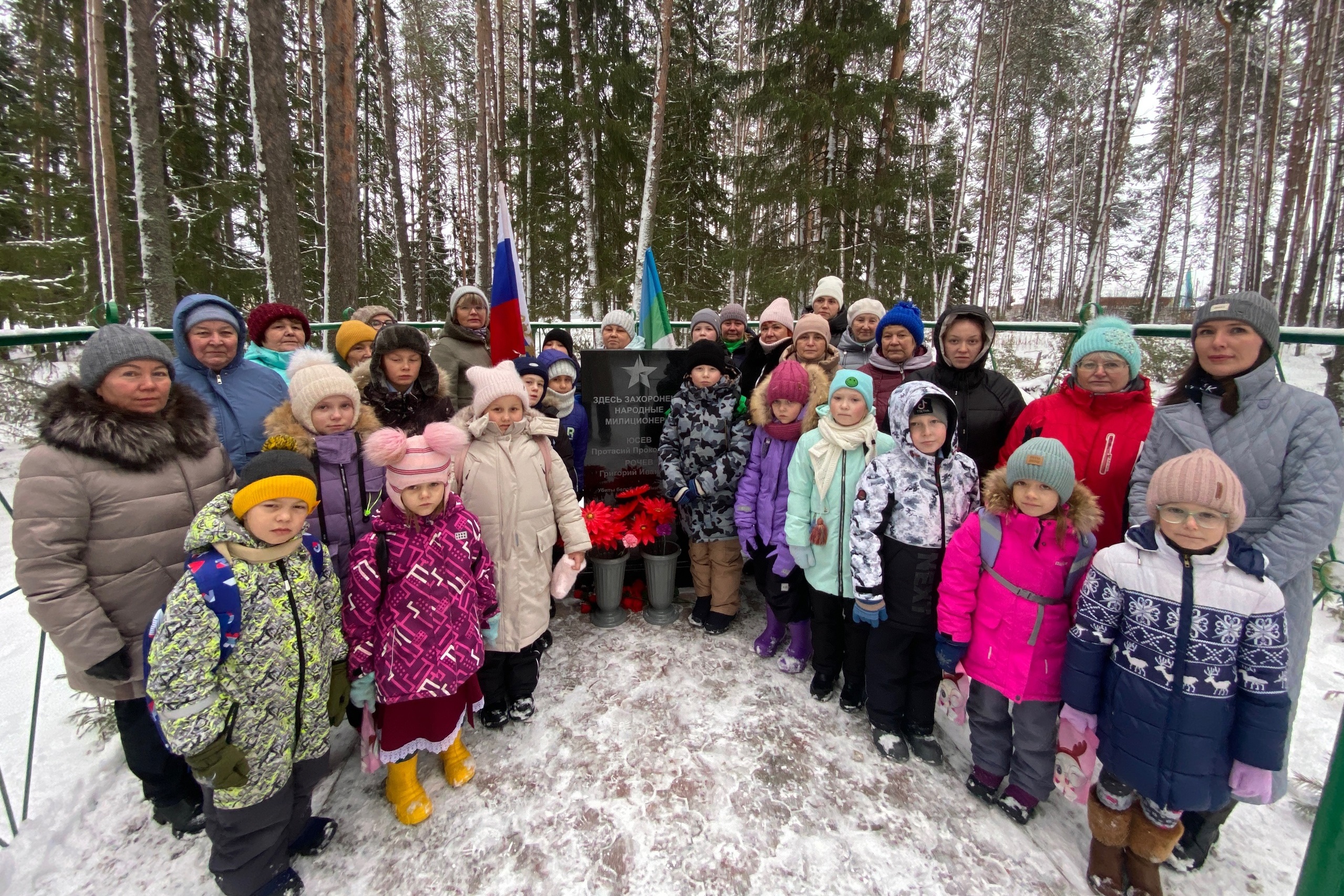 Жители Колвы почтили память погибших революционеров.