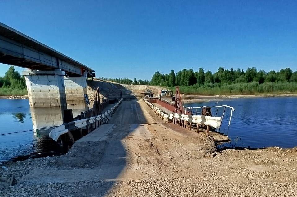 Проезд по наплавному мосту через реку Лыжа открыт.