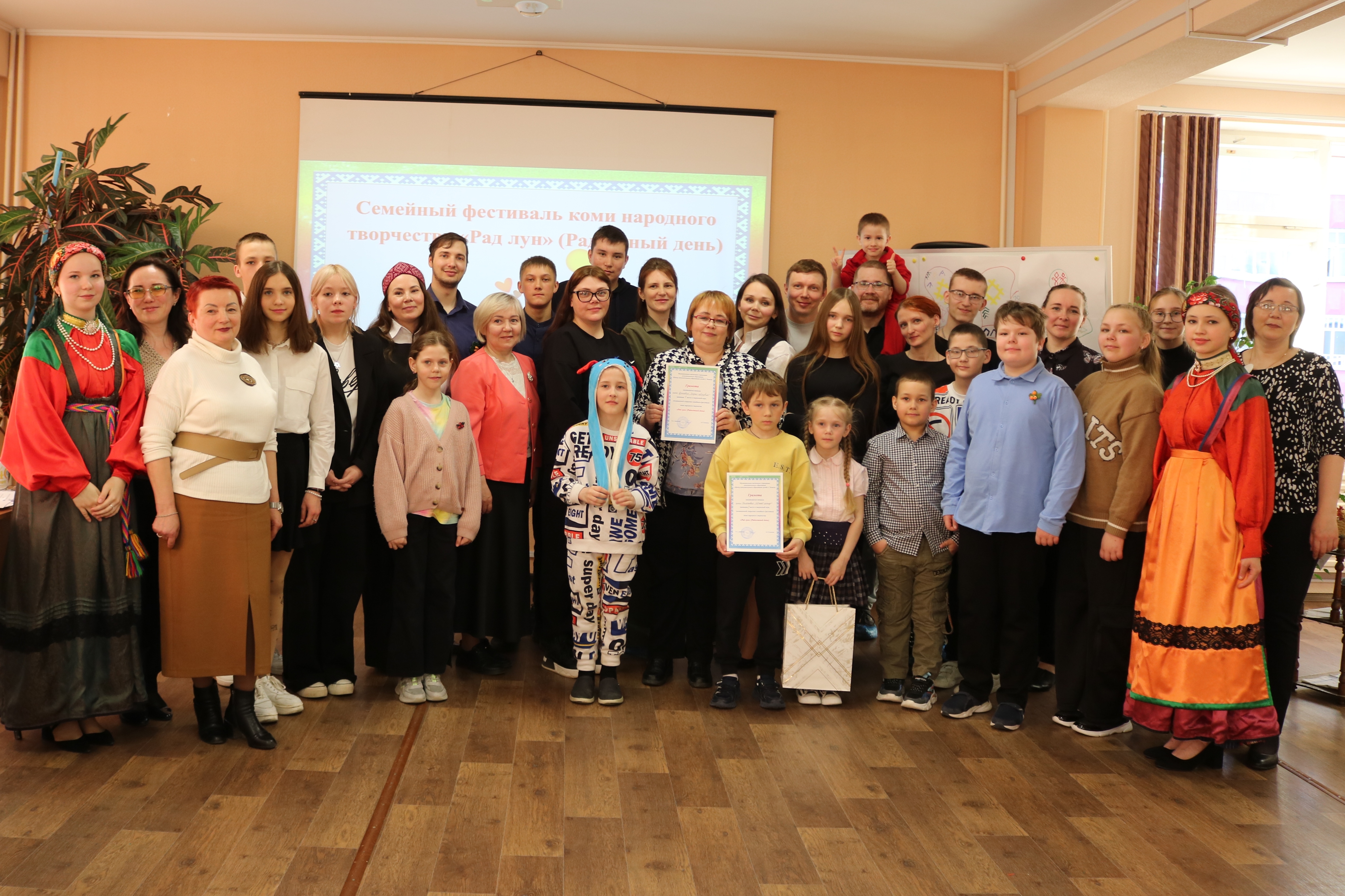 На средства «Народного бюджета» в Усинске провели фестиваль коми народного творчества «Рад лун».