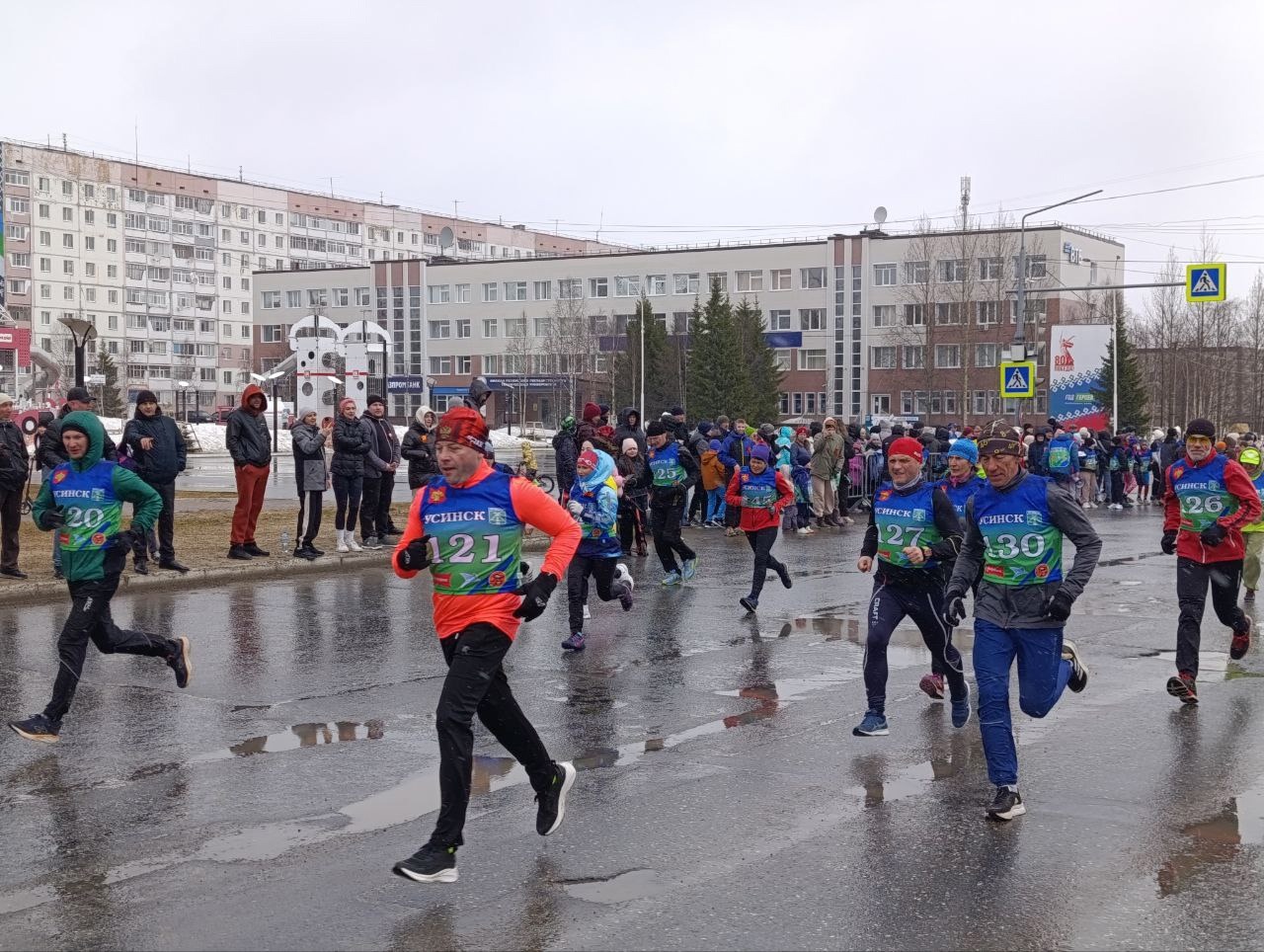 Сегодня в Усинске прошёл традиционный легкоатлетический пробег, посвящённый 80-летию Великой Победы.
