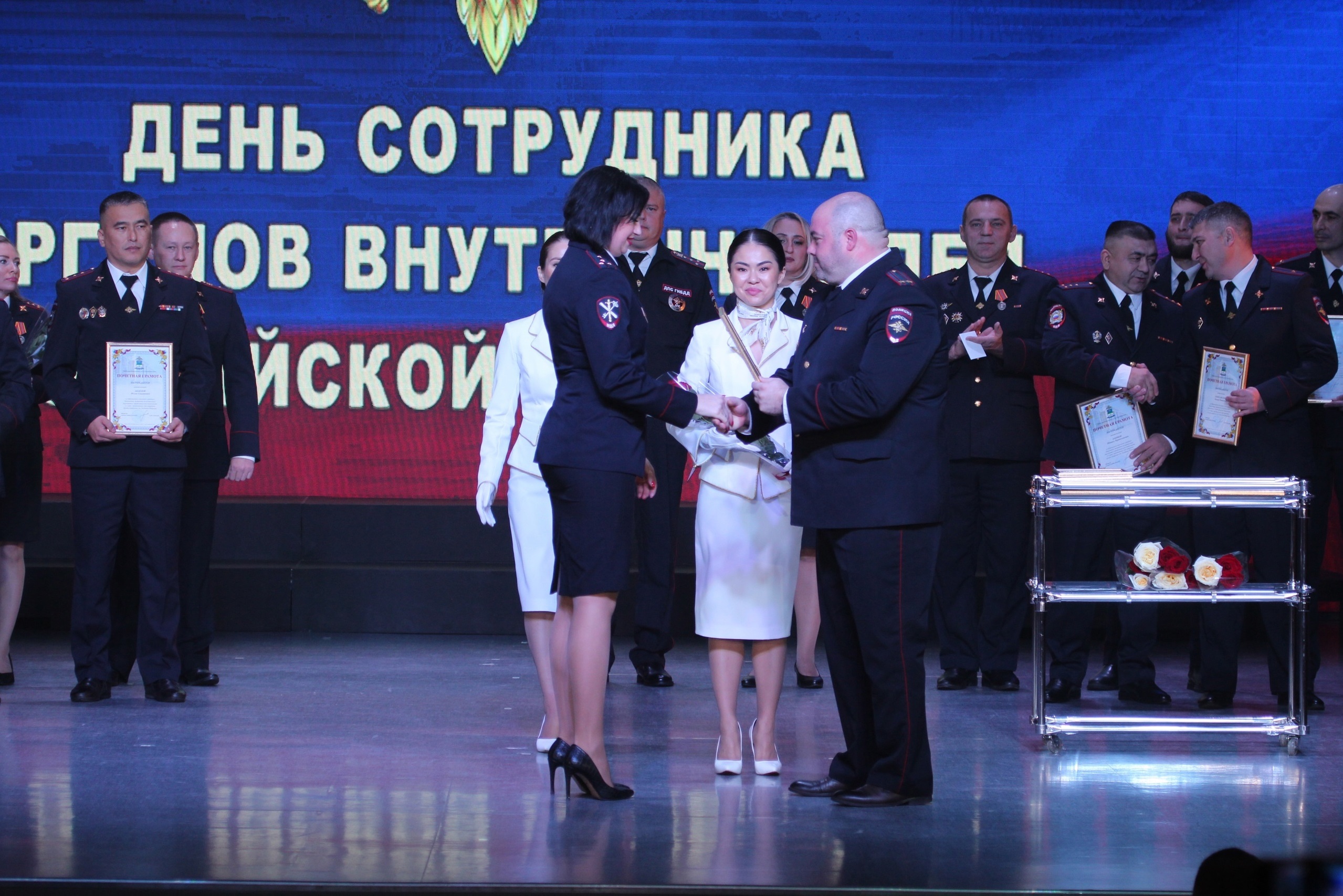 В Усинске чествовали сотрудников органов внутренних дел.