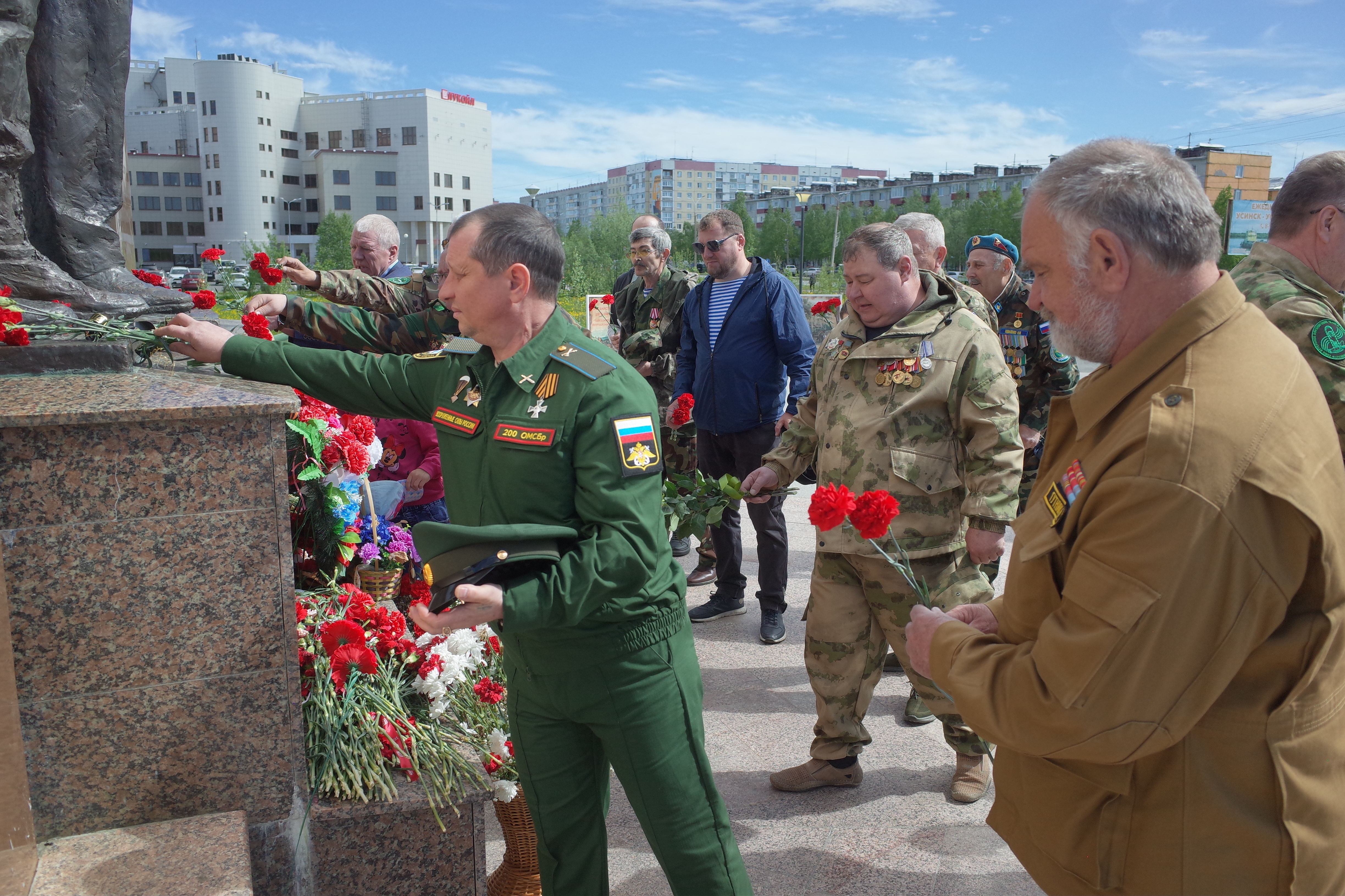 В Усинске отдали дань памяти погибшим ветеранам боевых действий.