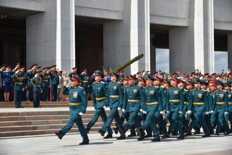 Поступление в учебные заведения Министерства Обороны.