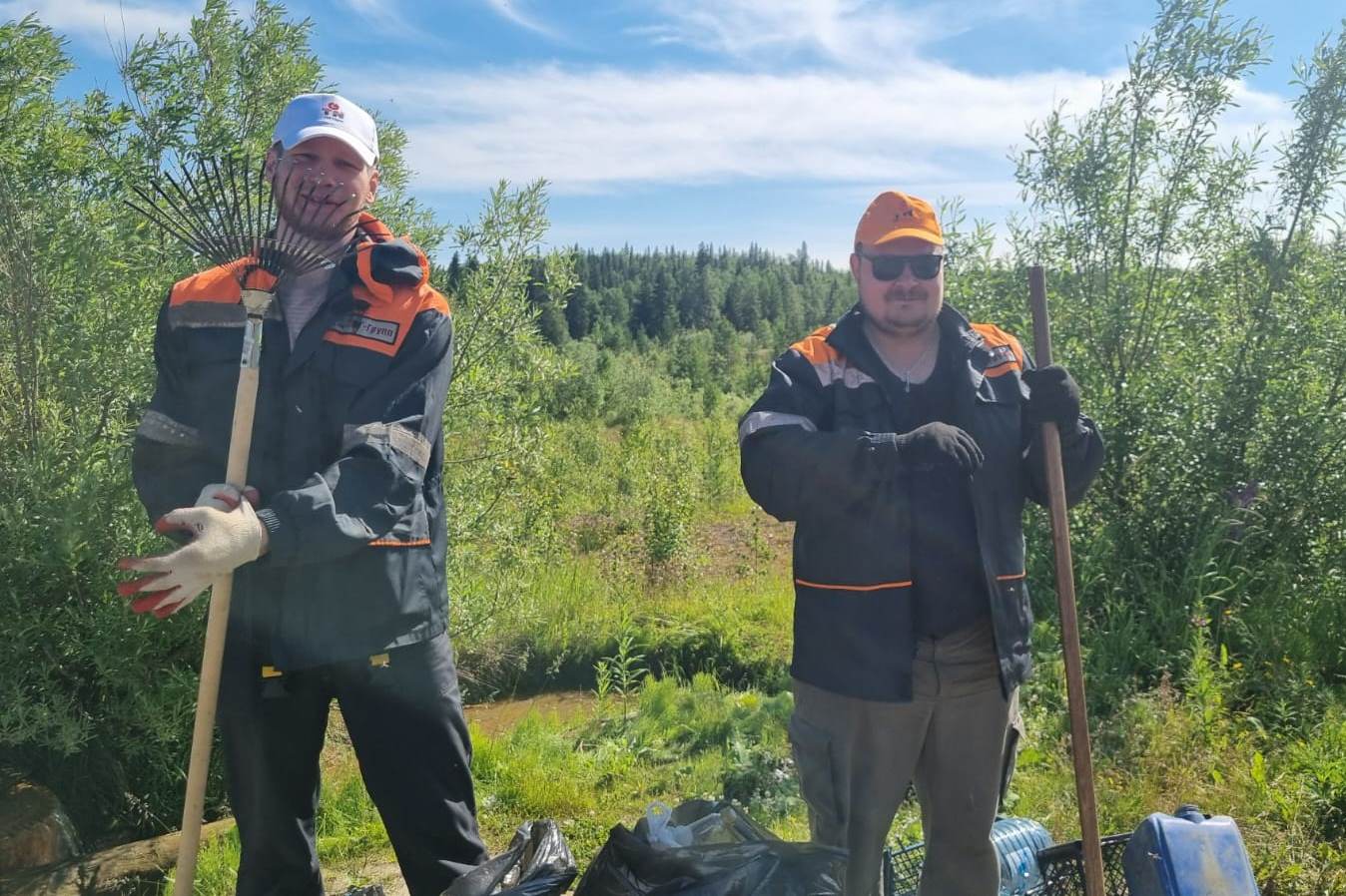 Специалисты ООО «ТНГ-КомиГИС» убрали свалку в водоохранной зоне ручья Безымянный.