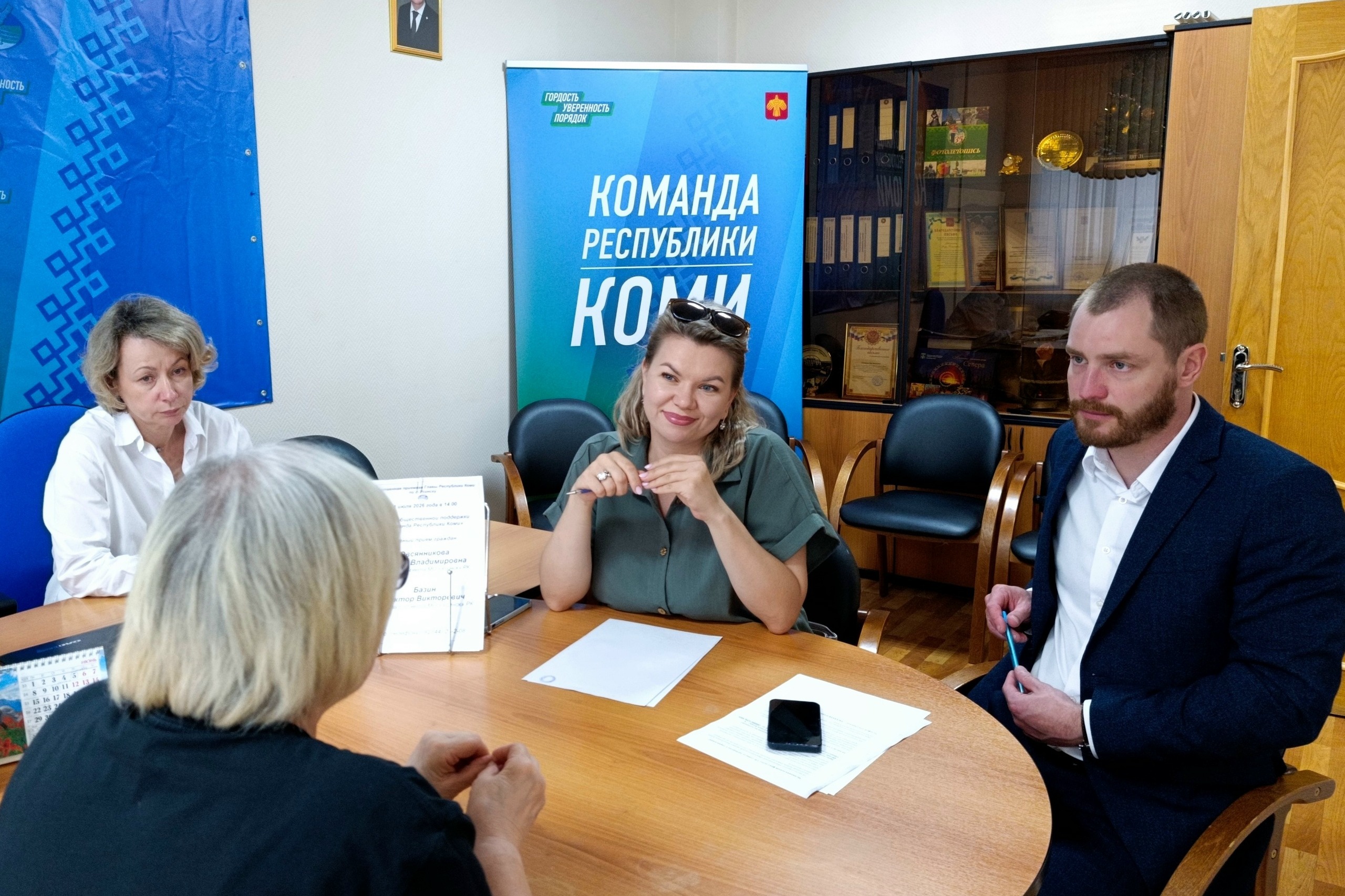 Депутаты Совета округа проводят личный прием.