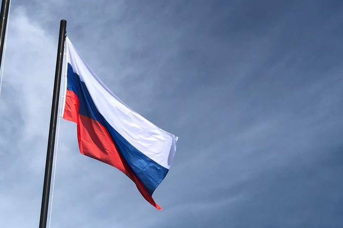 российский флаг.