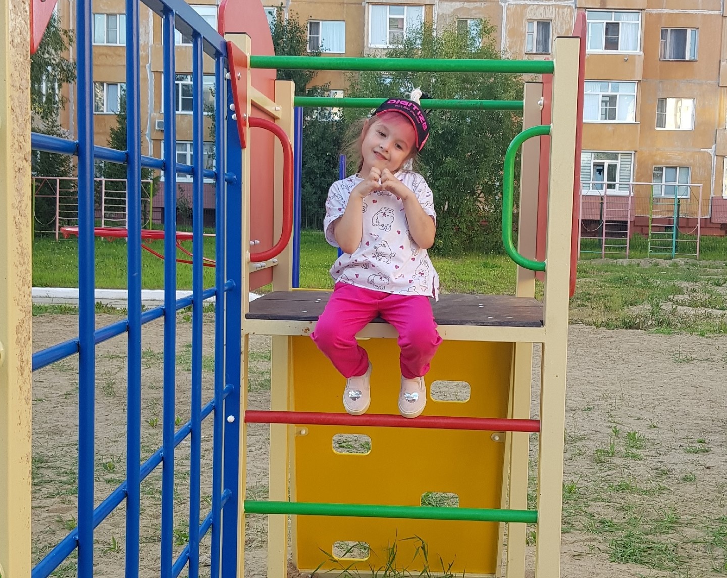 Новая спортивная площадка в усинском детсаду успешно прошла «испытание» возвращением с каникул.