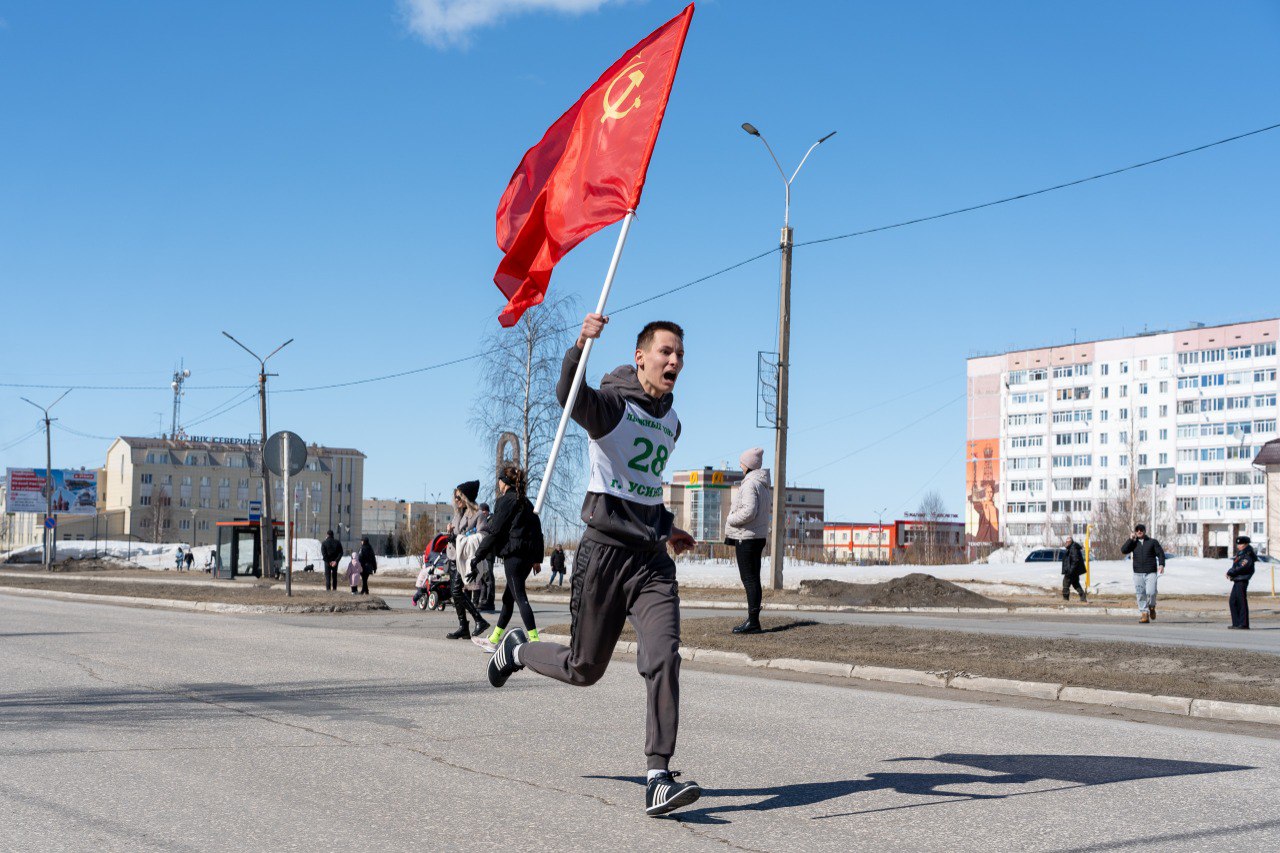 В Усинске прошёл легкоатлетический пробег, посвящённый Дню Победы.