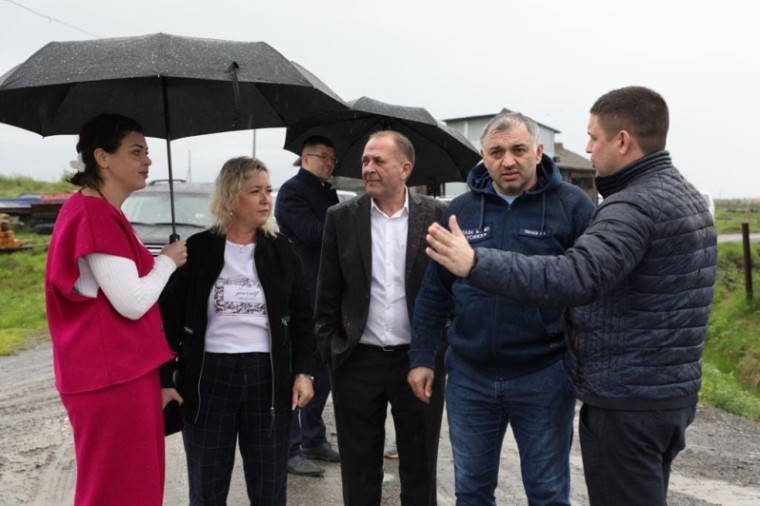 В деревне Новикбож начали ремонтировать дороги. В деревне Новикбож начали ремонтировать дороги.