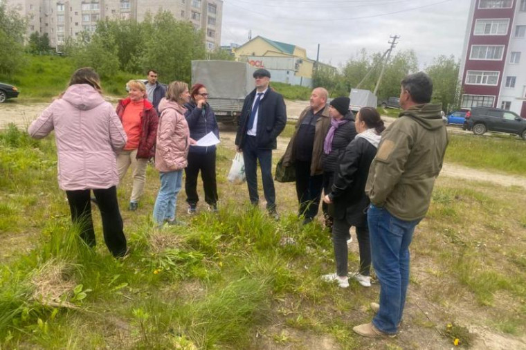 В Усинске появятся две новые детские площадки. В Усинске появятся две новые детские площадки.