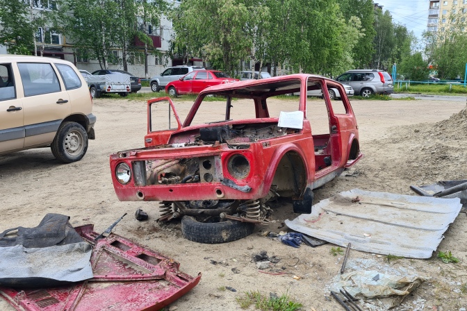 В Усинске начнут вывозить бесхозный транспорт . В Усинске начнут вывозить бесхозный транспорт .
