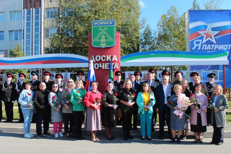 Новые имена на Доске почёта Усинска. Новые имена на Доске почёта Усинска.