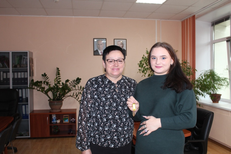 Ключи от своих квартир получили молодые усинцы. Ключи от своих квартир получили молодые усинцы.