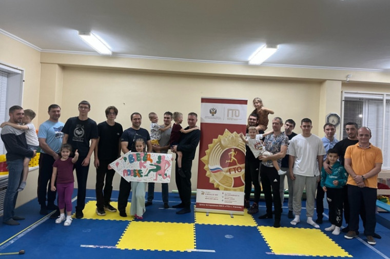 Воспитанники детского сада вышли на старт ГТО с папами. Воспитанники детского сада вышли на старт ГТО с папами.