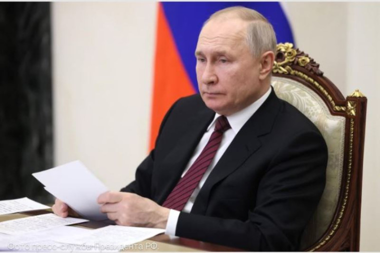 Президент России Владимир Путин подписал Указ «О мерах поддержки многодетных семей». Президент России Владимир Путин подписал Указ «О мерах поддержки многодетных семей».