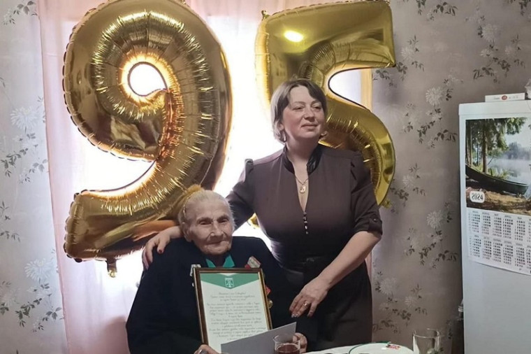 Старейшая жительница села Мутный Материк получила поздравление от Президента России. Старейшая жительница села Мутный Материк получила поздравление от Президента России.