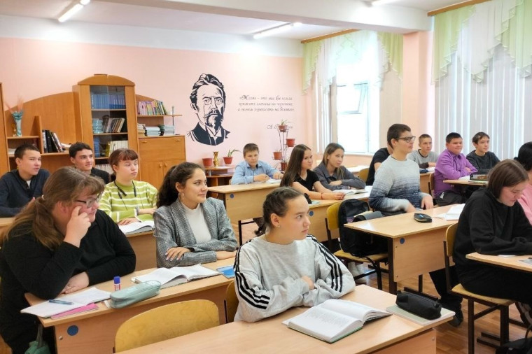 Николай Такаев встретился со школьниками Усть-Усы. Николай Такаев встретился со школьниками Усть-Усы.