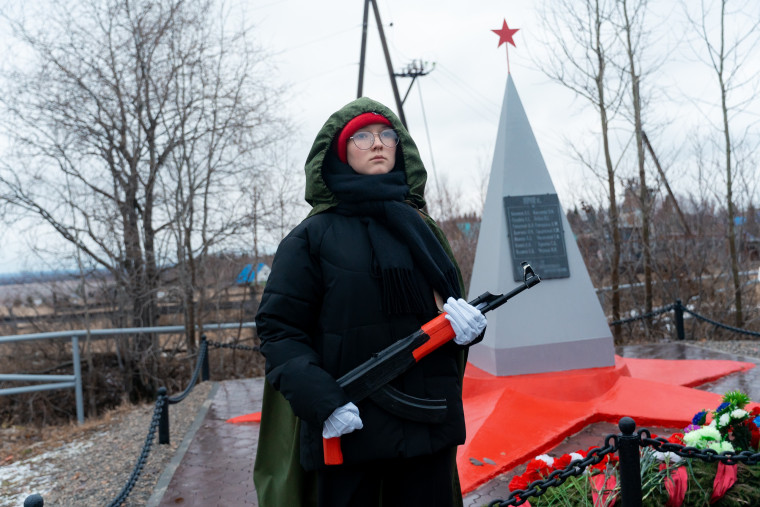 В Усть-Усе после реставрации открыли мемориальный комплекс. В Усть-Усе после реставрации открыли мемориальный комплекс.