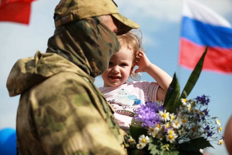 В Республике Коми для членов семей – участников СВО предусмотрен ряд мер поддержки. В Республике Коми для членов семей – участников СВО предусмотрен ряд мер поддержки.