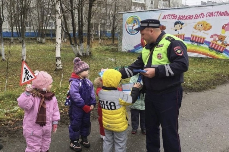 Госавтоинспекция напоминает о правилах детской безопасности. Госавтоинспекция напоминает о правилах детской безопасности.