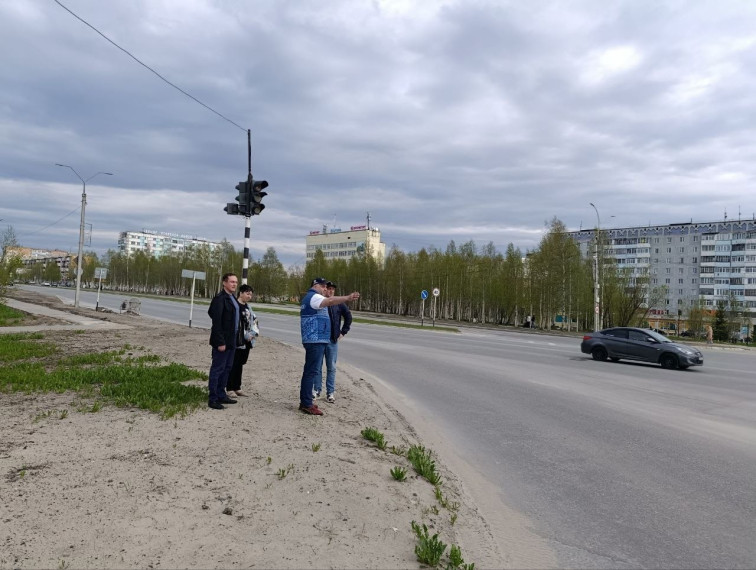 В Усинске благоустроят тротуар. В Усинске благоустроят тротуар.