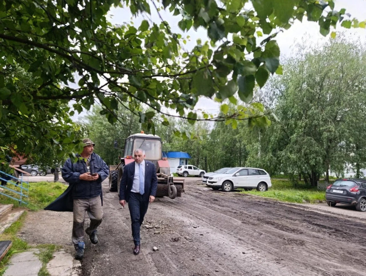 В Усинске началось благоустройство дворовых территорий. В Усинске началось благоустройство дворовых территорий.