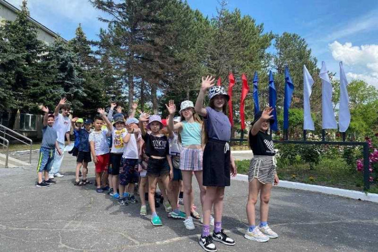 В «Черноморской зорьке» началась летняя смена. В «Черноморской зорьке» началась летняя смена.
