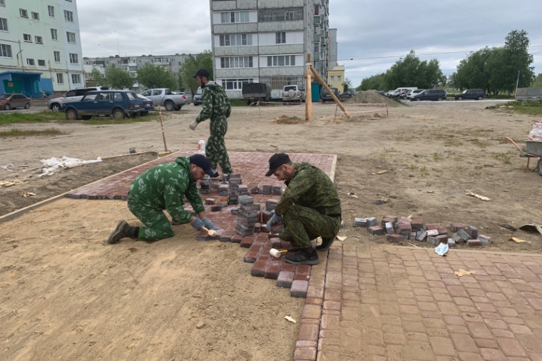 Завершаются работы по благоустройству детской площадки «Четра».