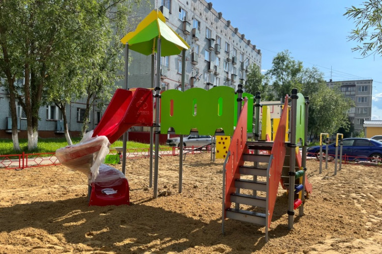 Ещё одна яркая детская зона отдыха строится в Усинске.