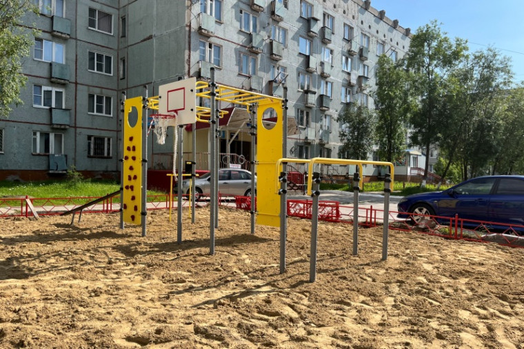 Ещё одна яркая детская зона отдыха строится в Усинске.