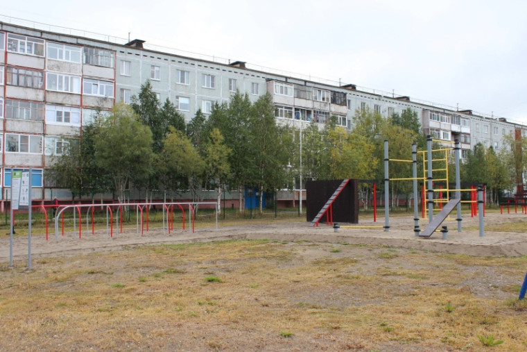 Новый сквер, места для отдыха, тренировок и детские площадки: какие проекты благоустройства реализованы в Усинске в этом году.