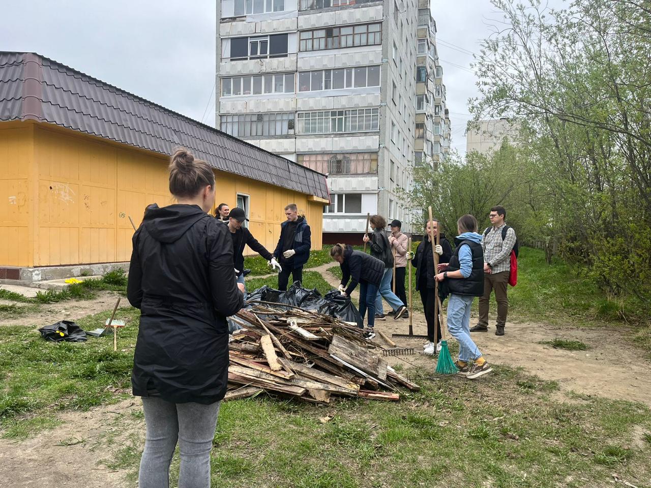 В Усинске прошел второй этап городского субботника.