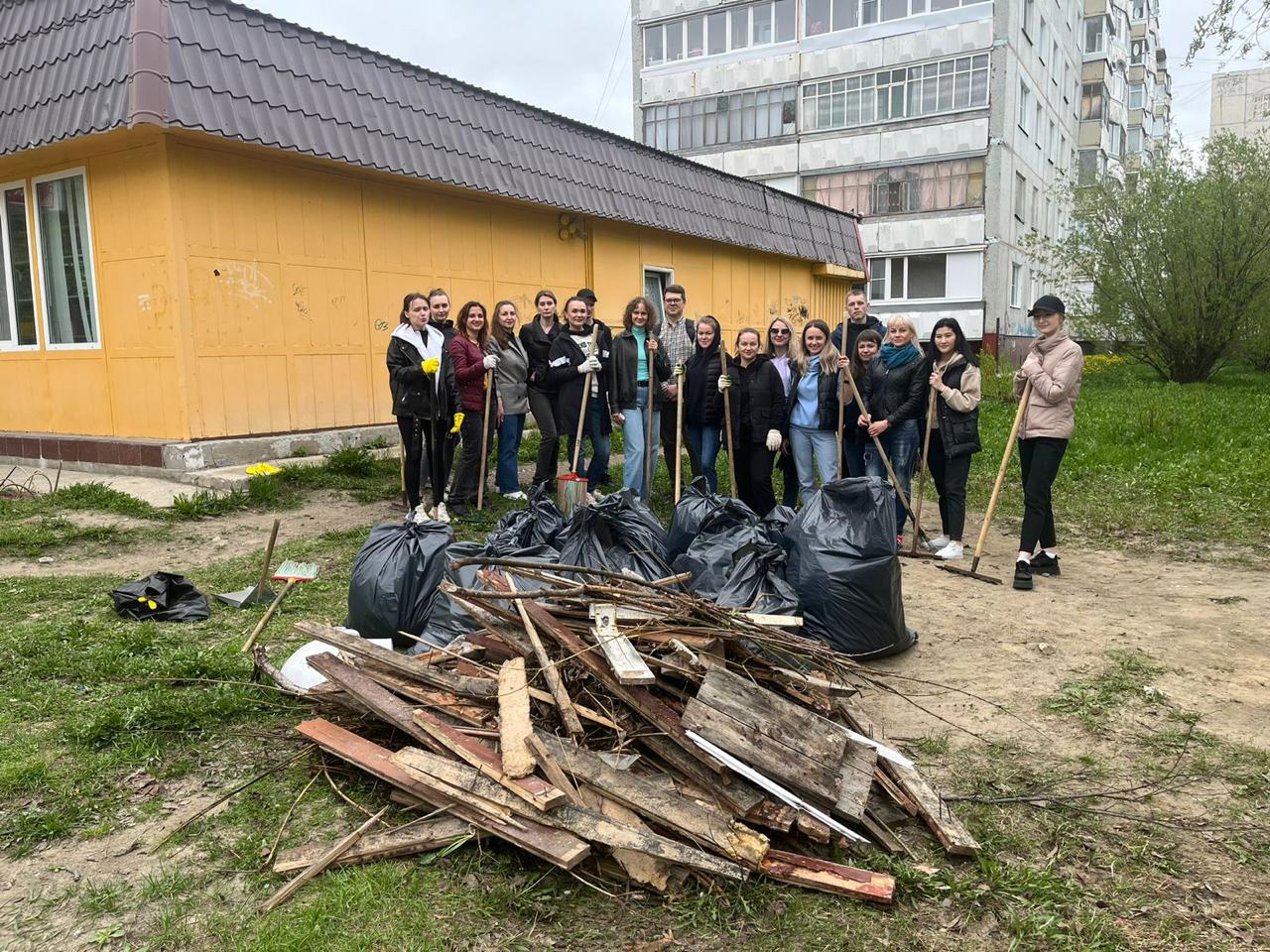 В Усинске прошел второй этап городского субботника.